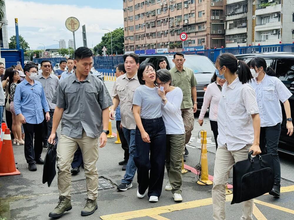 蕭美琴投票見蘇巧慧脫口1句　下秒喊「歹勢」！ 逗笑2.8萬人