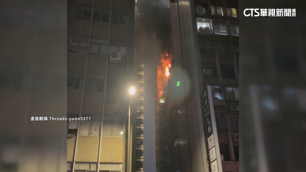 大樓12F竄火舌　男疑與前妻爆口角「自家縱火」
