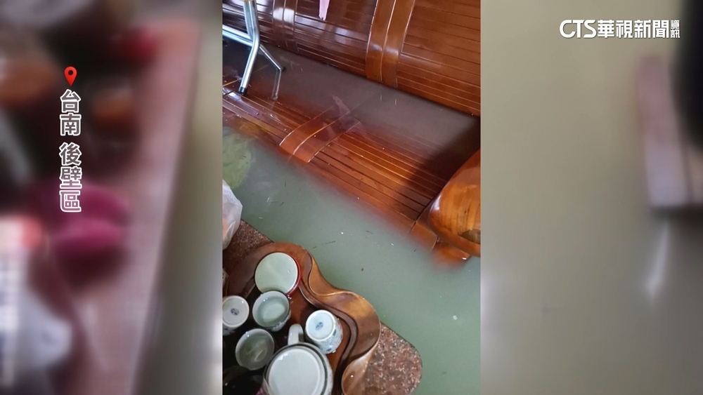 卡車開過...馬路水花濺起衝破玻璃！　民眾搭救生艇就醫