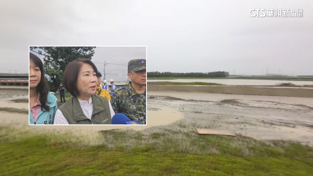 屏東隘寮溪水位逼近緊戒線　台電加強電桿補強