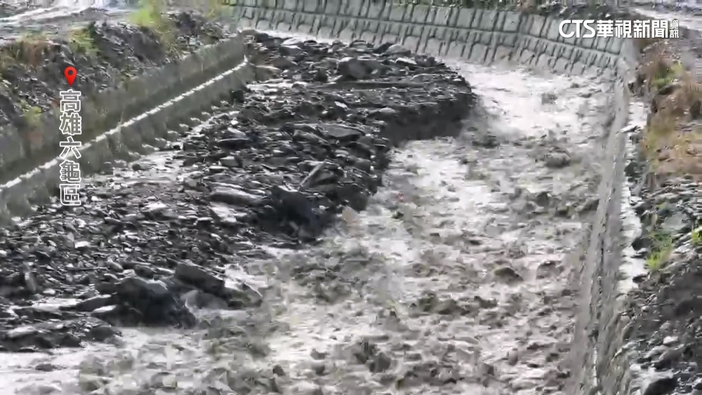 六龜中興里5紅色警戒區全塌　滾滾泥流險象環生