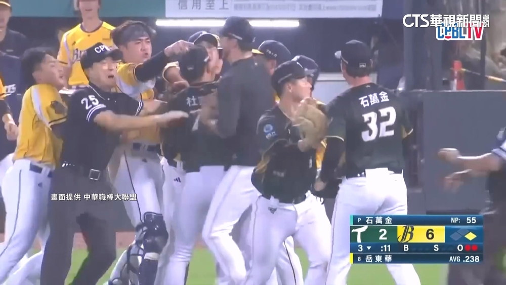 挨轟後觸身球砸江坤宇　引爆象鷹板凳清空