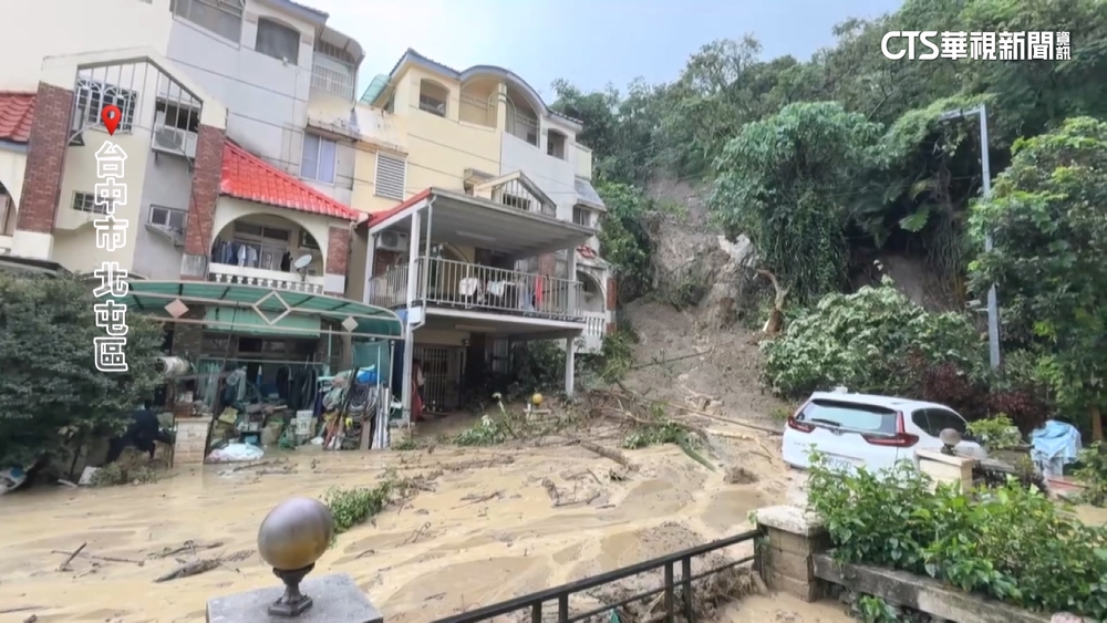 台中北屯土石崩落沖民宅　百人困山區.洗腎病患待援
