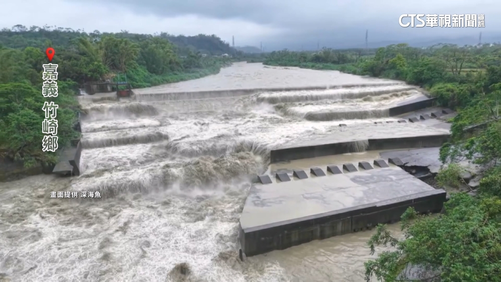 嘉義太平雲梯下游溪水暴漲　水位一度蓋過橋面
