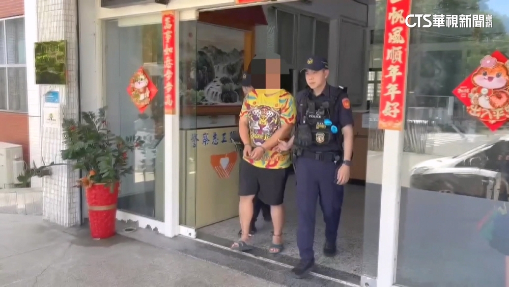 自投羅網！　巡邏警關心醉倒民眾　意外逮通緝犯友人