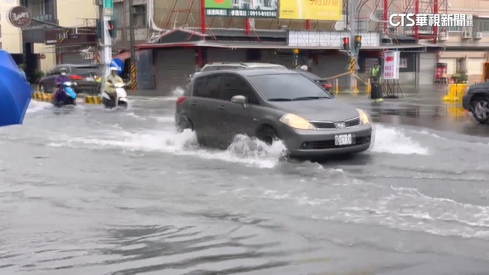 南高屏時雨量破百毫米　氣象署：像天塌下