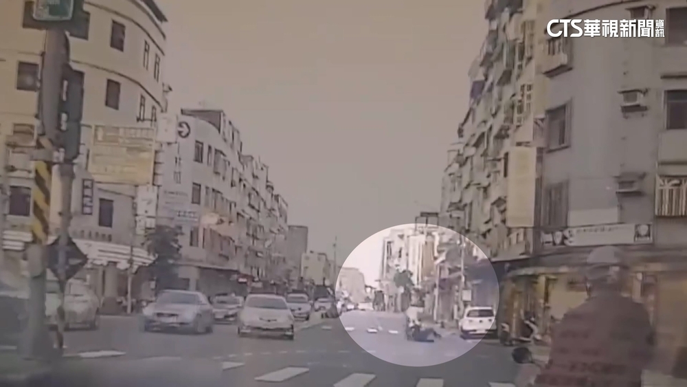 「剛買完毒品」就被攔　毒犯心虛拒檢拖行警300米