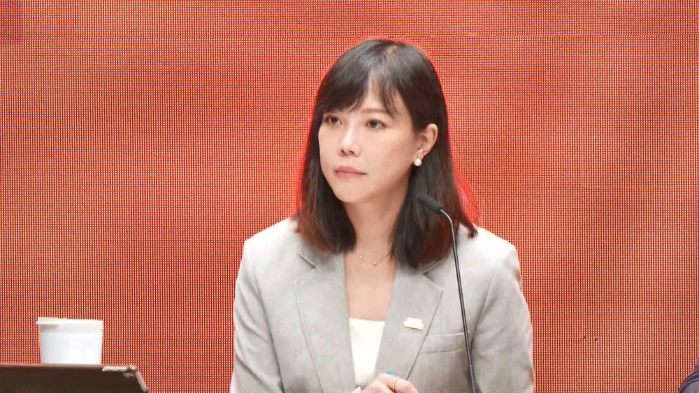 普發一萬「不排富」？　行政院曝「僅調整產業支持方案」：其他不變動