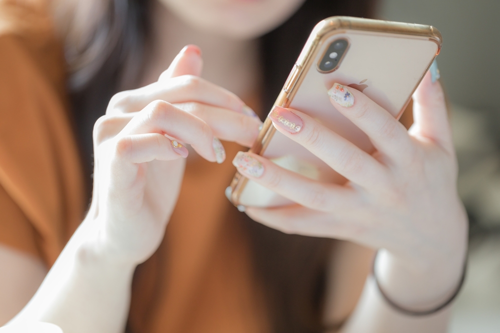 打字習慣看年紀！　她驚「我是65歲以上」 　一票人吵翻