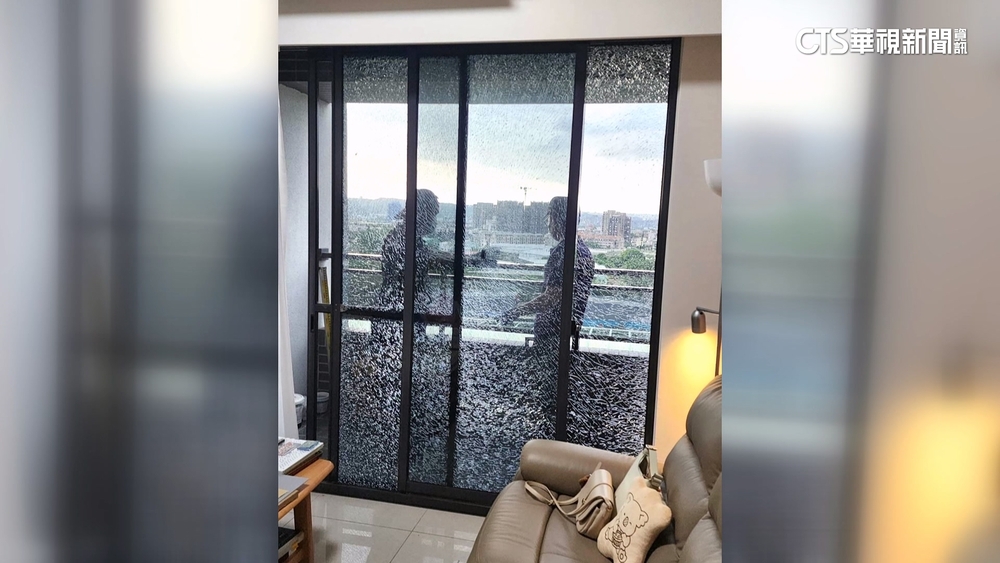 「彈」襲大樓！小鋼珠射住戶玻璃裂蜘蛛網狀　4戶受害