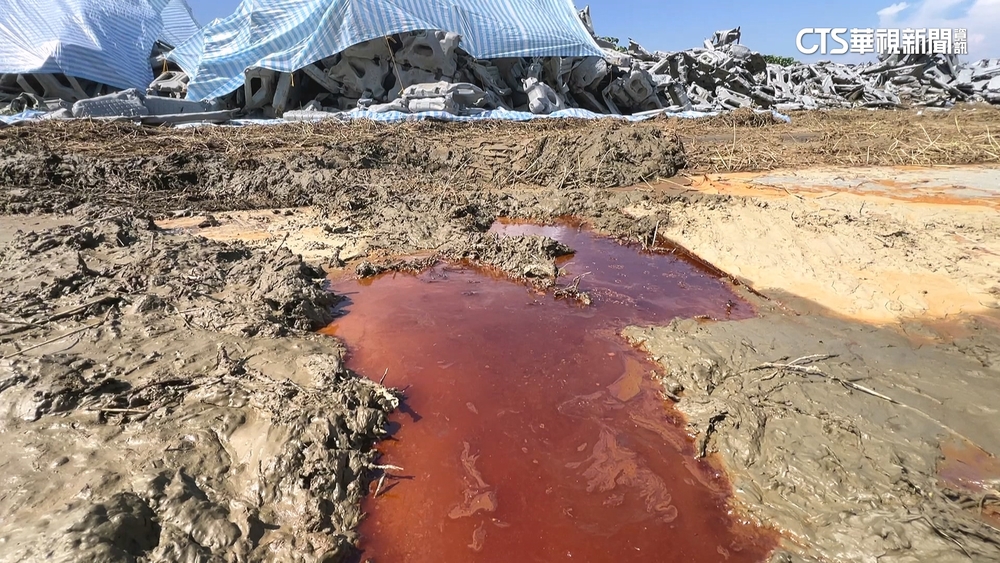廢棄光電板流紅色油污染土壤？　環保局：將採樣釐清