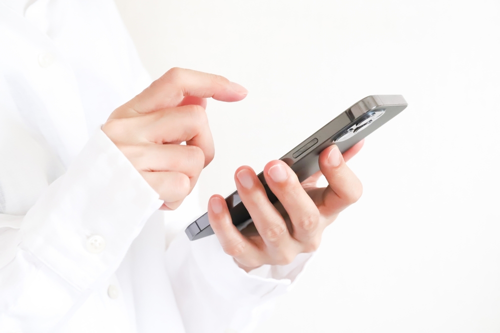 表情符號「笑到流淚」升級版！　她曝日本人加「1符號」　網讚：學起來