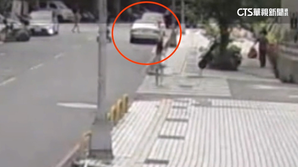 三重車手遭圍捕竟開車衝撞！　3警1民眾受傷