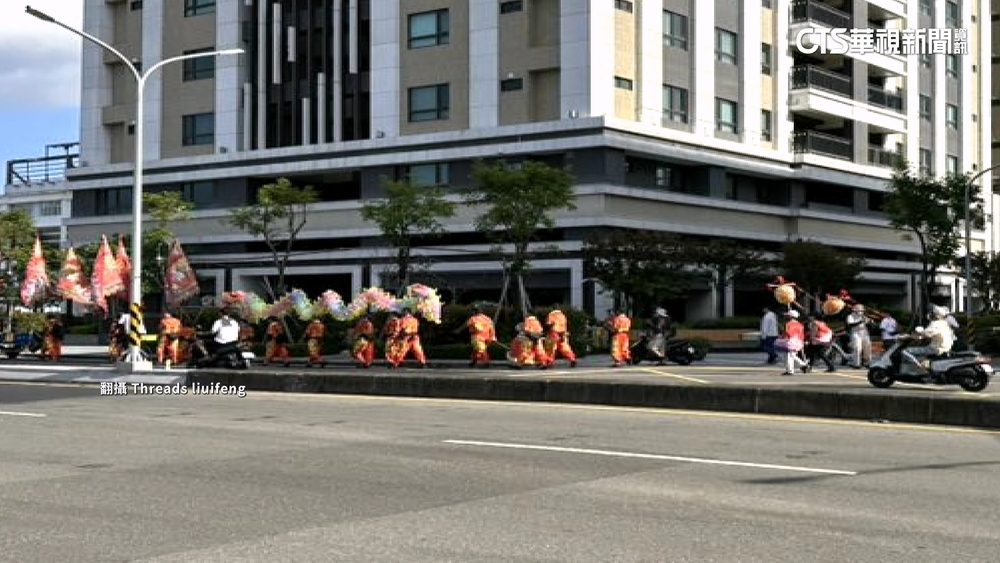 香客控婦佯廟會人員　強塞3平安糖索100元