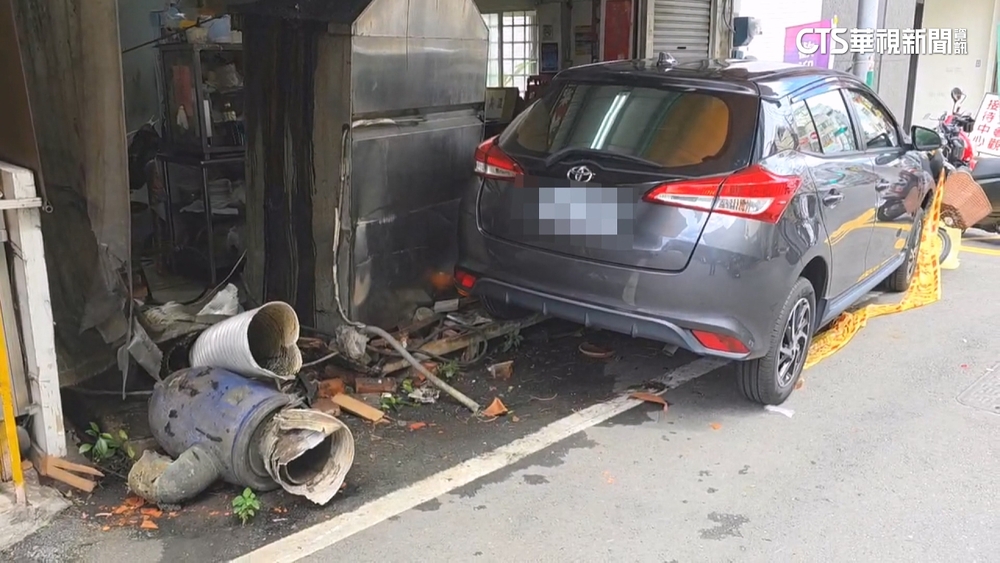 駕駛疑身體不適撞進屋　在地50年小吃店被毀