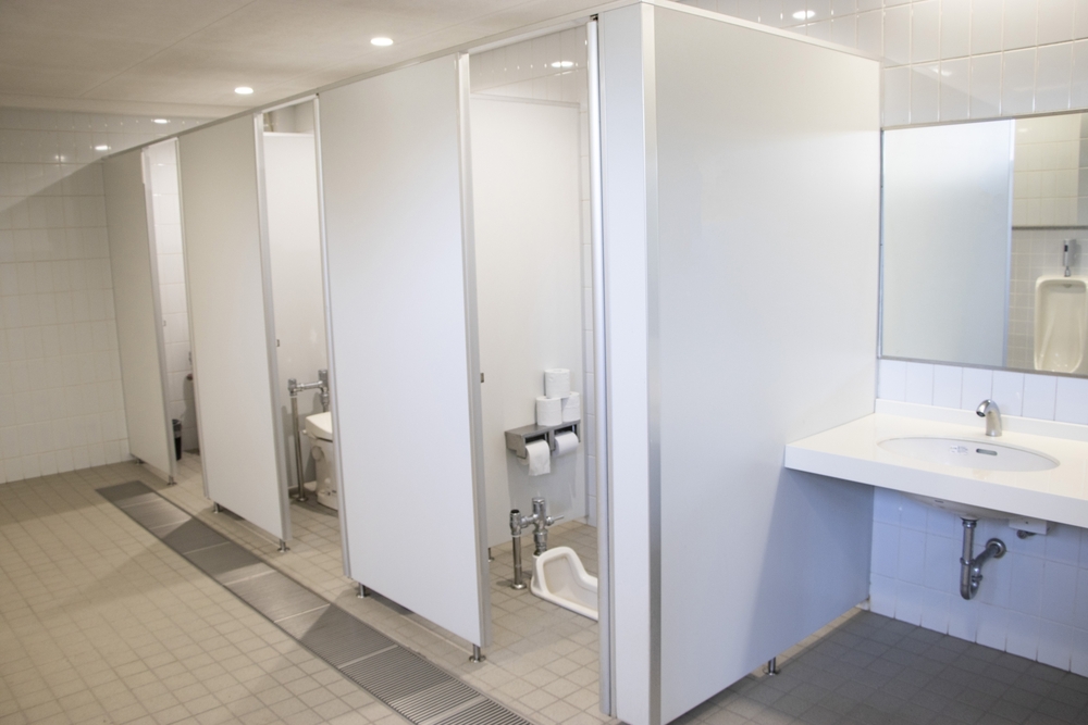 公廁掛勾為何有雙層？ 真正用途曝光　網驚：以為可放很多東西