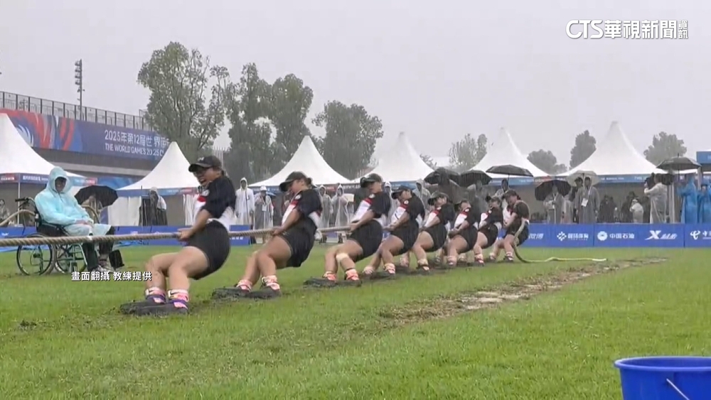 女子拔河隊締6連霸偉業返台 　機場湧人潮接機