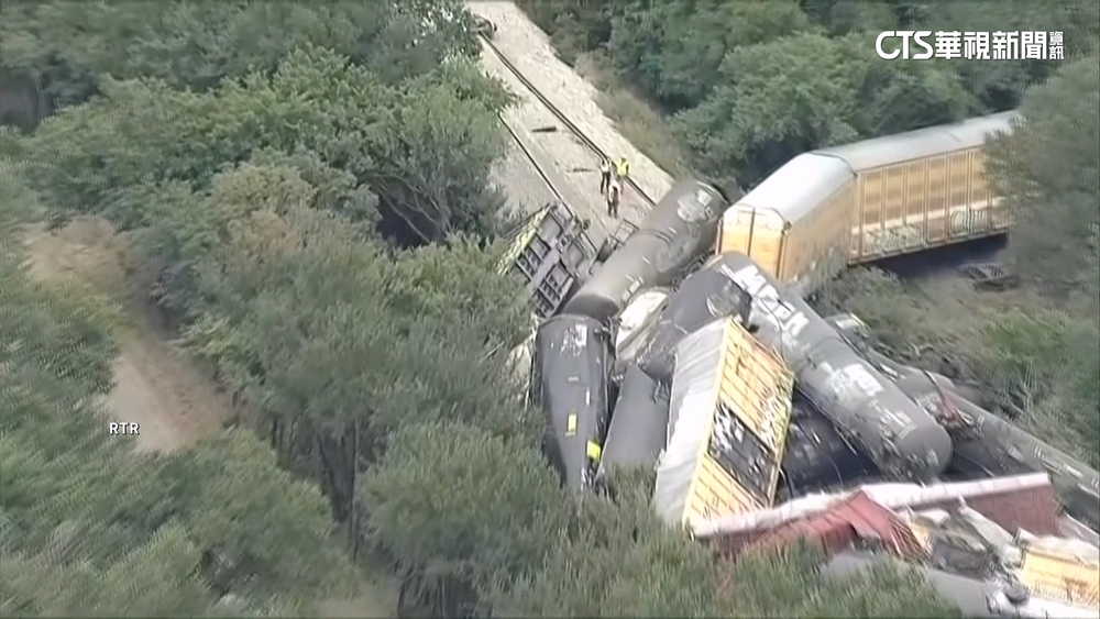 美載貨列車脫軌起火　傳載危險物幸未外漏