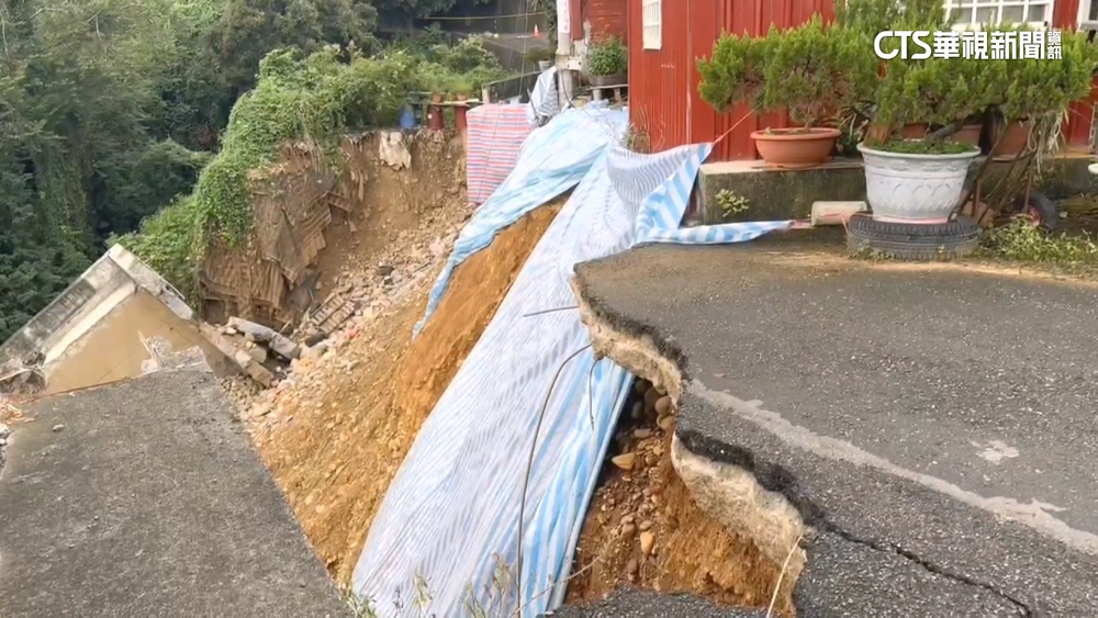 彰化道路崩落變「大峽谷」居民憂颱風來襲恐再致災