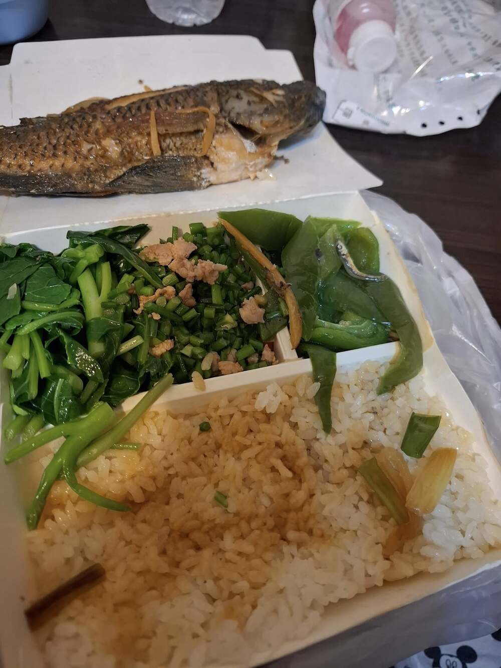 高雄買便當「1魚3菜」280元！　網曝「可能原因」：這價格還可以接受