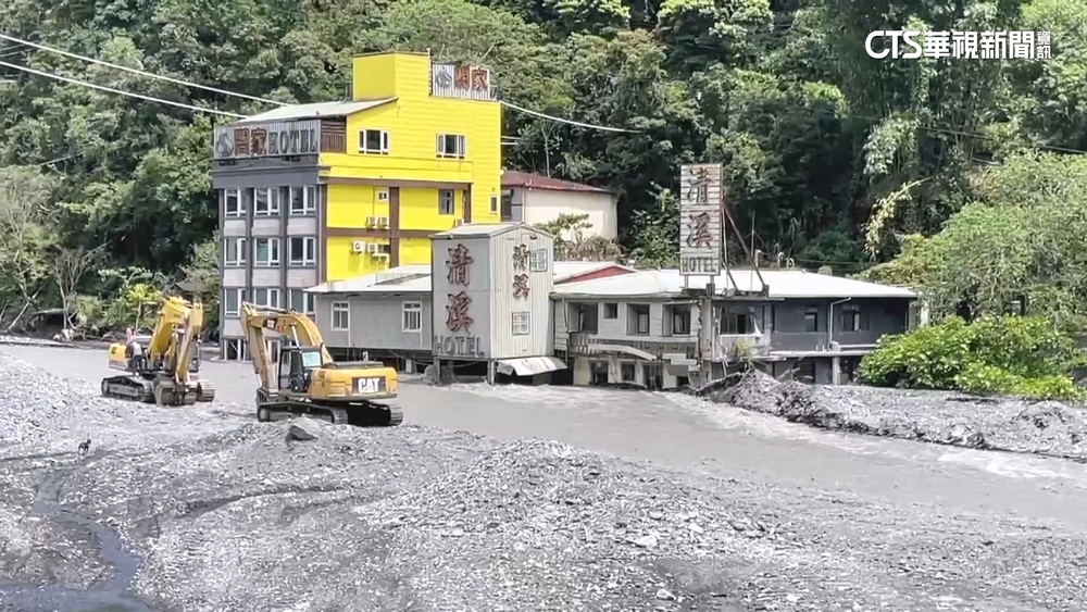 颱風.豪雨帶來湍急泥水！　廬山溫泉荒廢會館成孤島