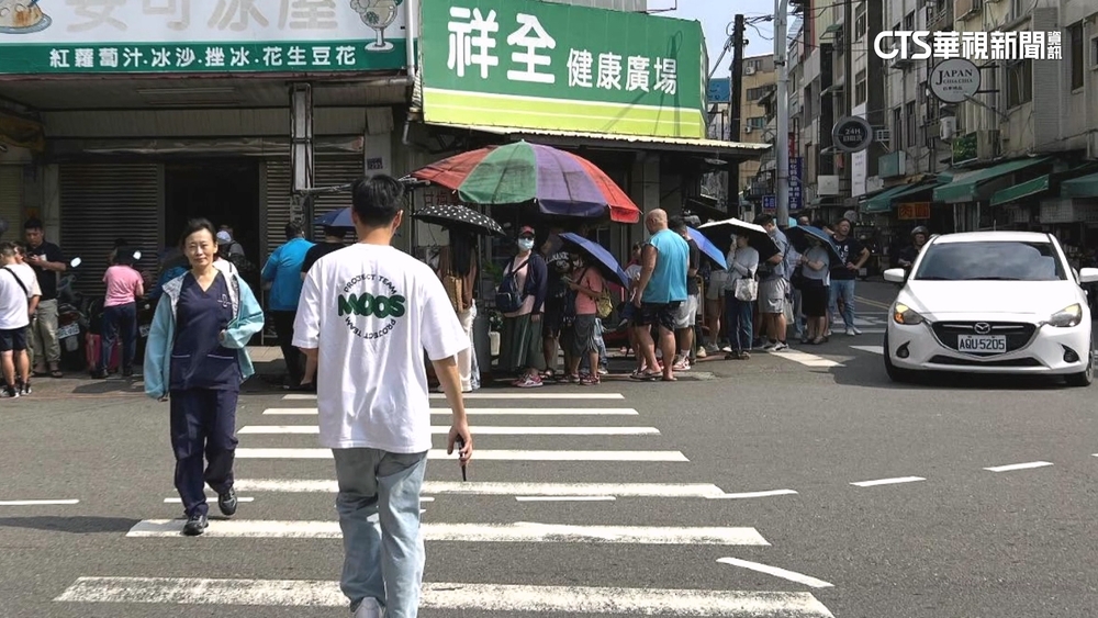 中秋還沒到！　蛋黃酥名店訂單全滿　門口湧現排隊潮