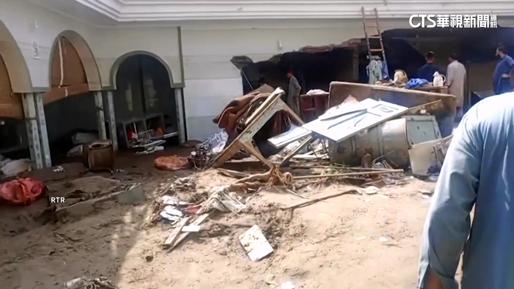 巴基斯坦暴雨引洪水逾300死　居民：像世界末日