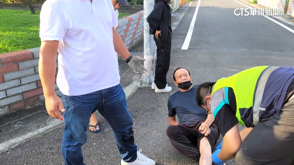 嚇！「惡犬衝出籠」攻擊民眾　彰化議員救人被咬傷