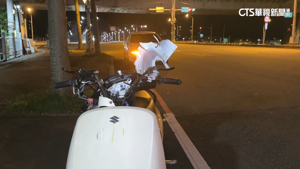 騎士雙載疑車速過快　自撞路樹及電桿1死