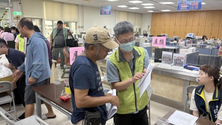 台南災後復原工作量大　黃偉哲宣布：公務員防救災加班費全數核給