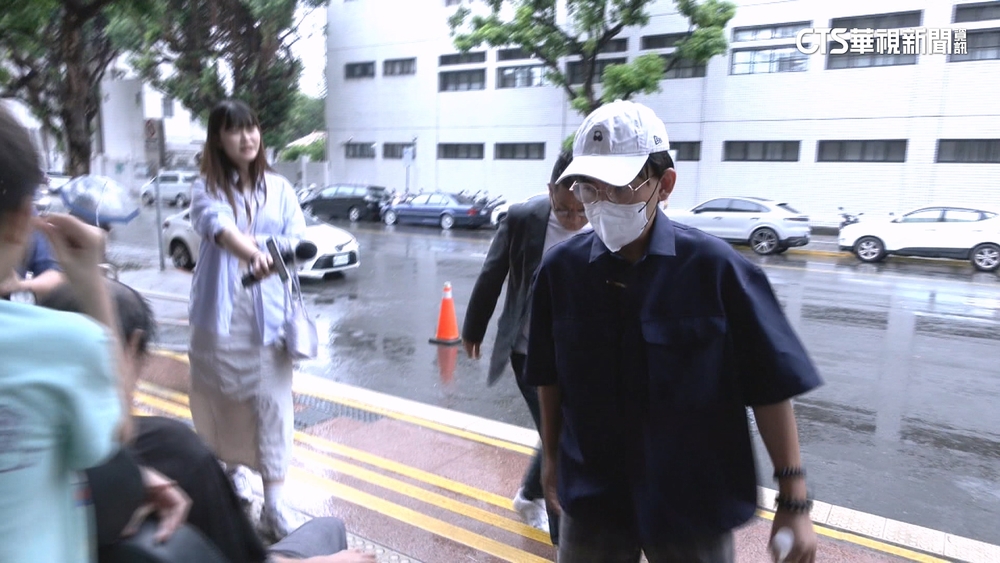 黃子佼出庭90度鞠躬　積極和解30人拚免囚