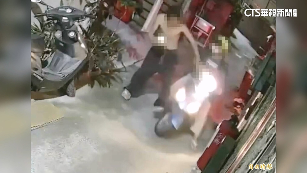 小心！一中商圈赤膊男隨機攻擊婦　非現行犯遭警放走