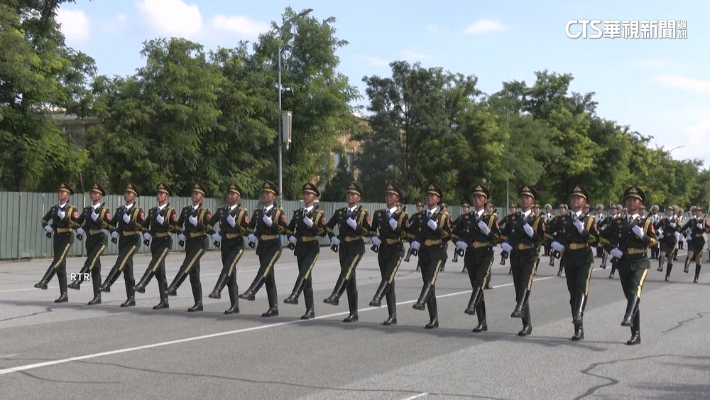 先秀一波！中國9/3大閱兵預演　開放外媒參觀訓練