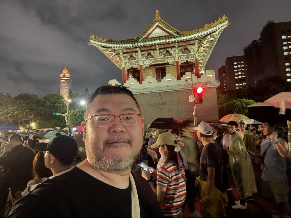 被黃國昌罵變態「肉搜未成年」　四叉貓澄清：假設性發問