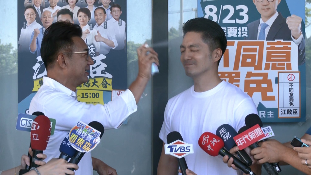 車掃前送蔣萬安辣椒醬、幫噴防曬、　江啟臣：防抹黑、「江蔣好」