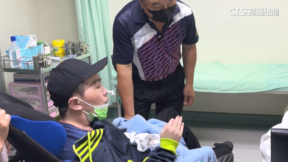 眼角撞傷誤診腦瘤　男開腦昏迷4個月奇蹟甦醒