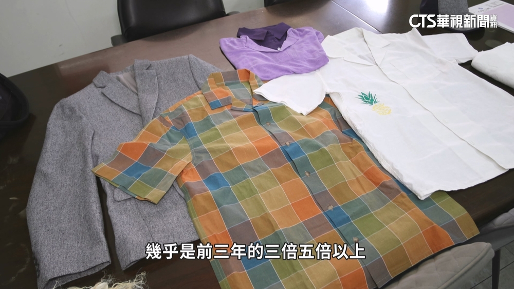 鳳梨的甜蜜變身！　　果皮「葉中抽絲」成身上衣