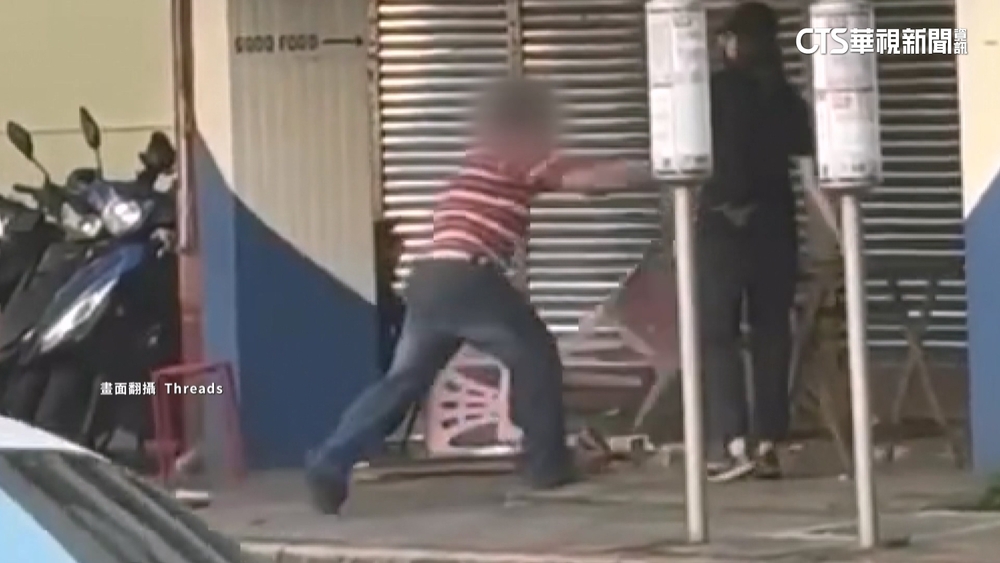 以為別人罵他？！　男失控踹玻璃.打路人.砸店又砸車