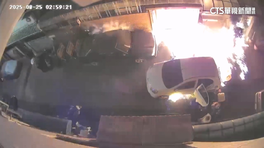 車旁全是瓦斯罐！　新店火燒車　警鎖定6旬車主縱火