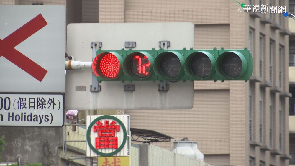 駕駛等紅燈「1舉動」好討厭！　一票苦主嗆：腳麻症患者？