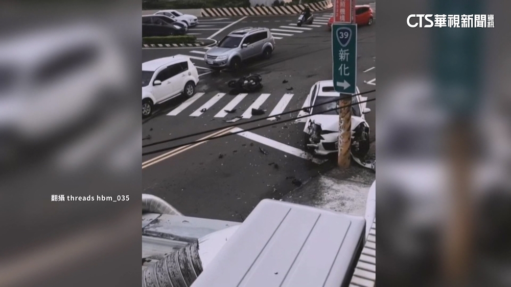 驚險瞬間！　疑未依號誌　搶快轉撞機車「人車噴飛」