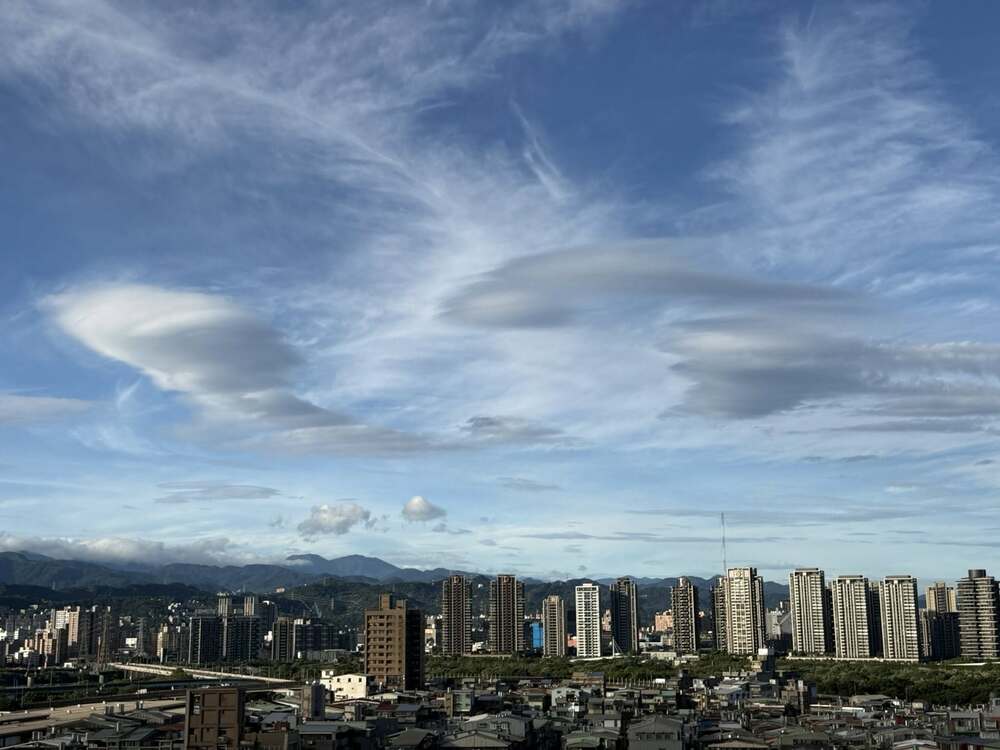 台北天空有「很多莢狀雲」！　專家：中南部應該會降溫