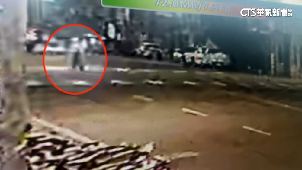 台中北屯機車撞行人　男走斑馬線突遭撞倒