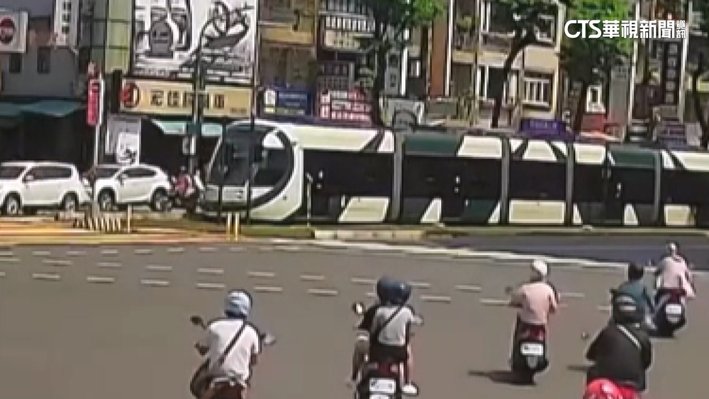 輕軌突「倒退嚕」乘客傻眼！　捷運公司：因號誌故障折返