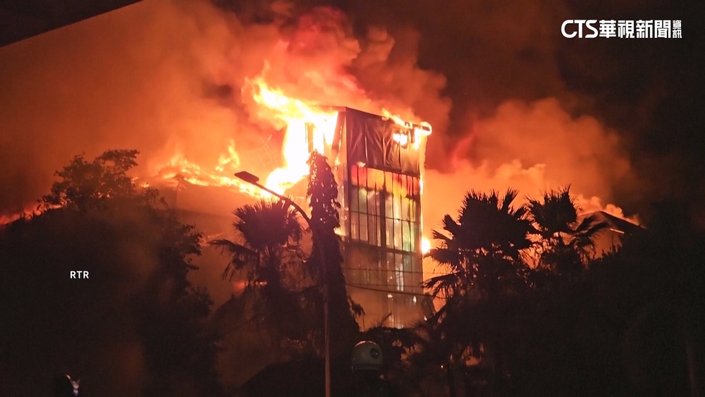 印尼抗議議員收高額津貼　鎮暴警撞死人引公憤