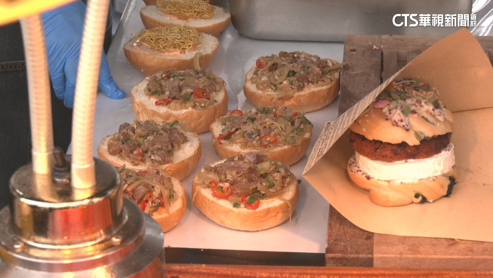 牛肉麵化身漢堡尬藍莓牛肉堡　全台最狂漢堡市集登場