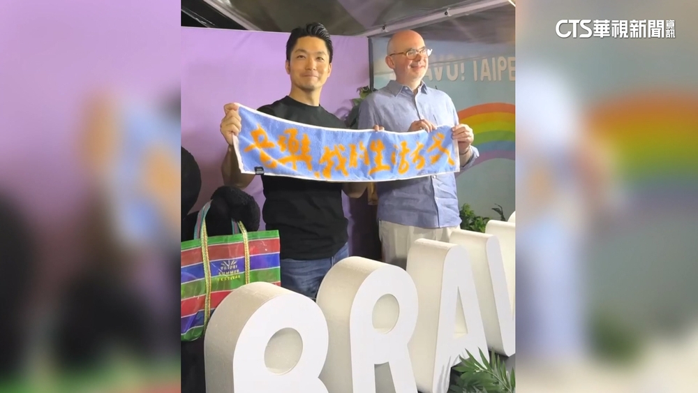 陪你看煙火！　谷立言驚喜現身大稻埕合體蔣萬安