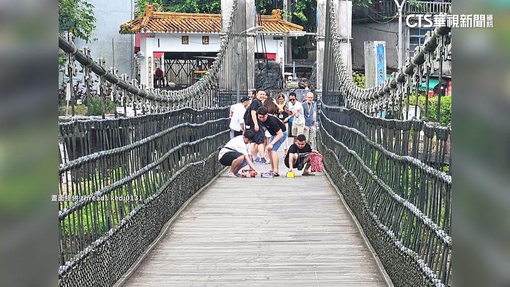 外籍客「老吊橋放煙火」嗆店家說的　消防局：若違規最重罰15萬