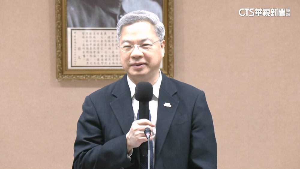 經長上任首日與產業界開會　龔明鑫：最低工資應討論調整