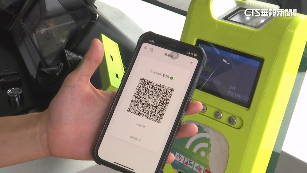 雙北公車票證改革　最快明年刷QR　Code搭車